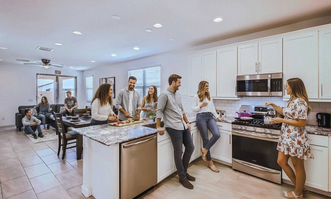Estrella Village House | Phoenix Monthly Gem-Pet Friendly-Parking-Fast Wifi!