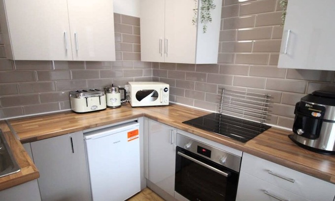Fleetwood Apartment | Phoenix Rise Summary:
