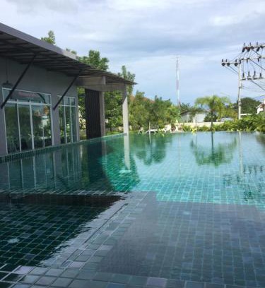 Old Phuket Town Apartment | Phuket naka Condon-41无边泳池免费上网免费停车位