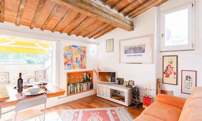 Pisa City Centre Apartment | Piazza dei Cavalieri Orange Attic Apartment