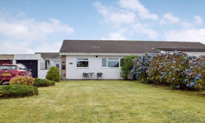 St Davids Cottage | Picked for its location within St Davids and walking distance to the beach and coastline.