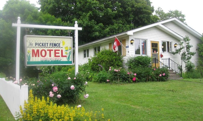 St. Andrews Hotel | Picket Fence Motel