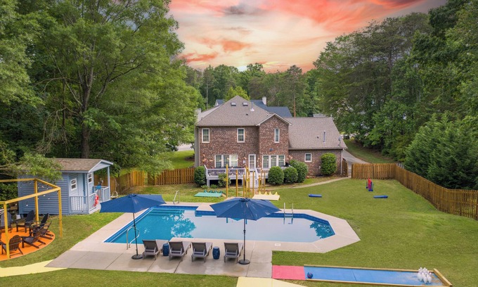 High Point House | Pickleball, Basketball, Movie Theater, King Beds