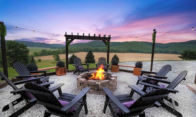 Laurelville House | Pickleball-GameRoom-PingPong-PoolTbl-HotTub-Gym