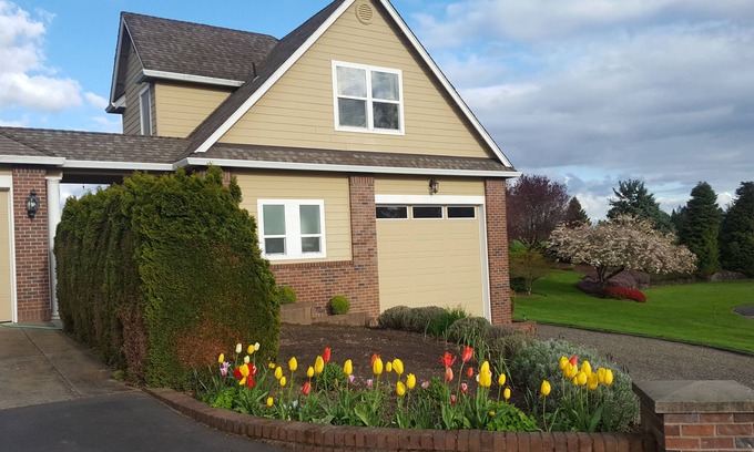 Ridgefield Apartment | Picturesque Country Setting-10 Minutes from I-5/I-205 Access!