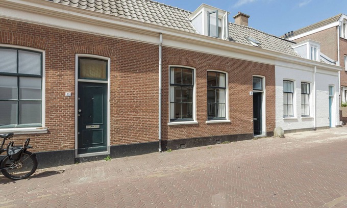 Scheveningen Badplaats House | Picturesque fisherman's house near the beach