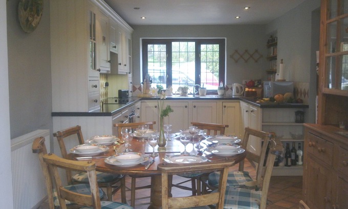 Fiddington Cottage | Picturesque Thatched 4 bedroomed Cottage between Quantock Hills and Sea