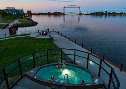 Downtown - Waterfront Hotel | Pier B Resort