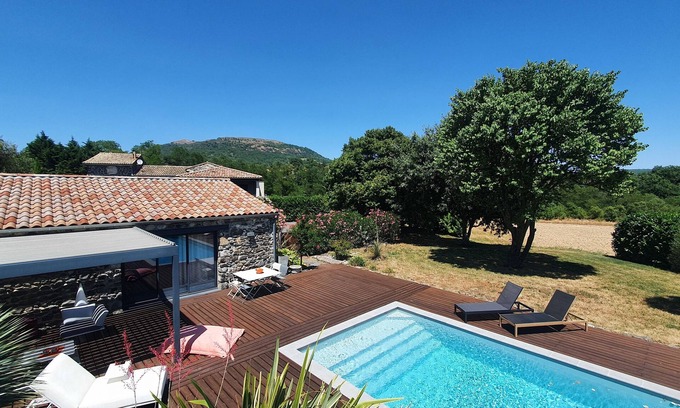 Saint-Vincent-de-Barres Apartment | Pierre Plantée: Nature and heated pool