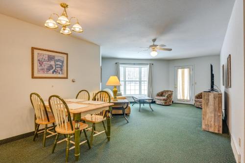 Pigeon Apartment | Pigeon Retreat with Community Pool and Hot Tub!