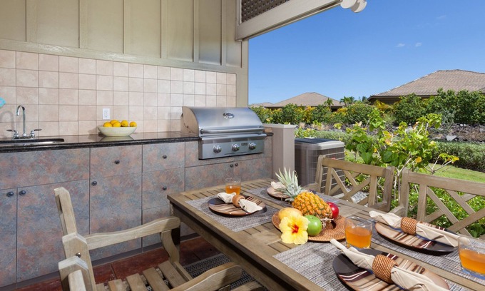 Kulalani House | ❤️PiH❤️ Island Hideaway ★ Enjoy Bikes & Surrey ★ Free Private Beach Club Pass