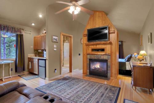 Cascade House | Pikes Peak Guest Cabin at Rocky Mountain Lodge