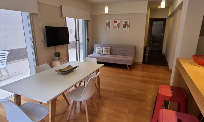 Mendoza City Center Apartment | Pileta con vistas panorámicas, seguridad y cochera