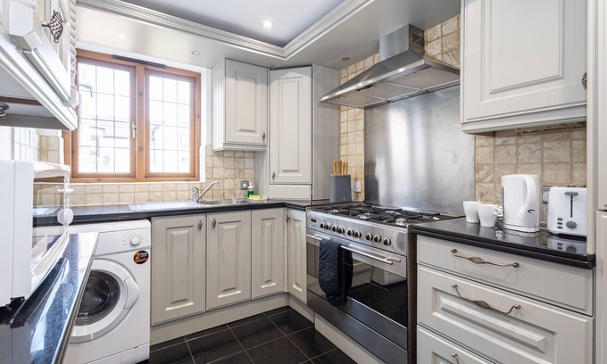 Walkden Apartment | Pillo Rooms - Abbey Lodge