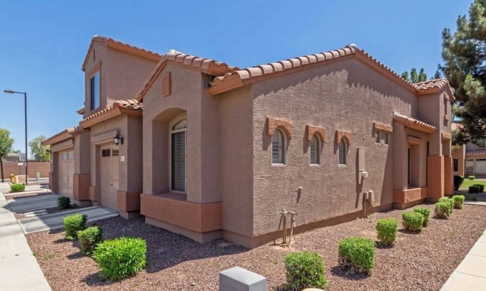 Chandler House | Pilot's Lounge - 2 miles from Chandler Municipal Airport