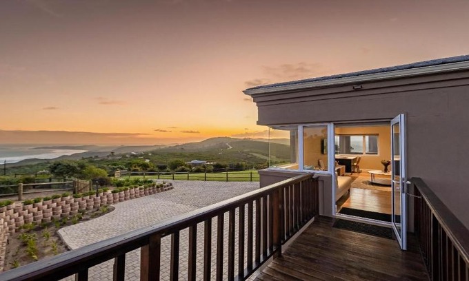 Brenton-on-Sea Apartment | Pincushion Heights