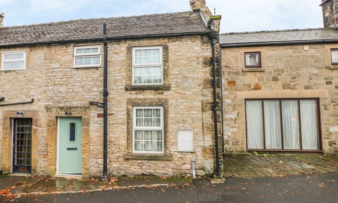Youlgreave Cottage | PINE COTTAGE, pet friendly, with a garden in Youlgreave