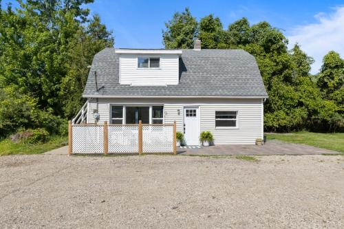 Douglas House | Pine Cove - Close to downtown and beaches