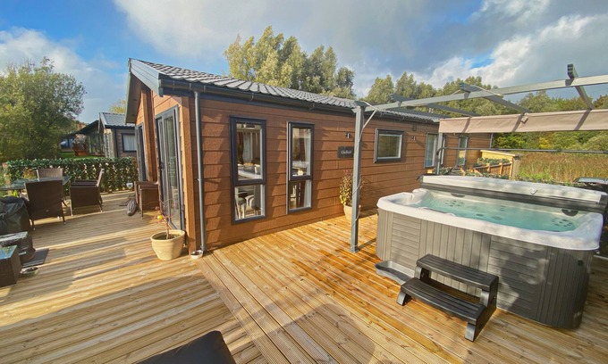 Yealand Conyers Cottage | PINE LAKE VIEW, pet friendly, luxury holiday cottage in Carnforth