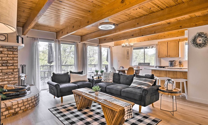Groveland Cabin | Pine Mountain Lake Cabin w/Grill!