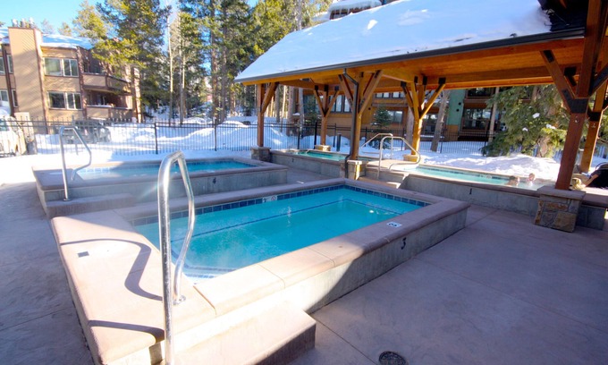Warrior's Mark Condo | Pinecreek #I - 1 BR: Close to Town- Shuttle to Slopes- Pool & Hot Tub Access