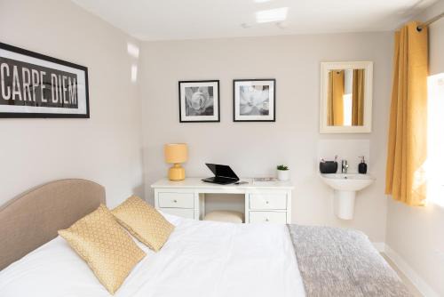 Reading House | Pinehill Rooms