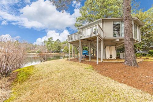 Pinehurst House | Pinehurst Lakefront Treehouse