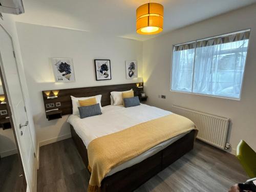Iver House | Pinewood Guest House
