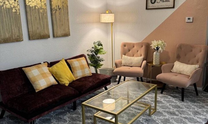 Greater Heights Apartment | Pink 1BHK, 5 miles from Downtown + Free Parking