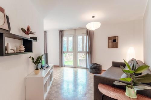 Chiasso Apartment | Pink Flat 2 by Quokka 360 - At the border of Switzerland