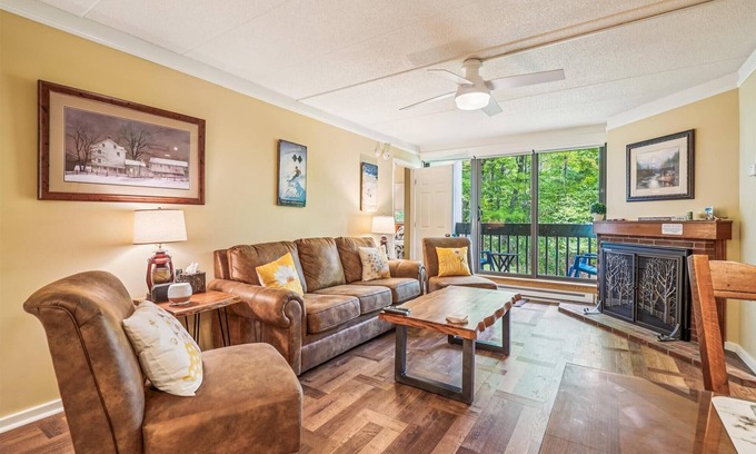 Killington Condo | Pinnacle B09 Wonderful condo close to the base of Killington with shuttle to the slopes everyday of the week.