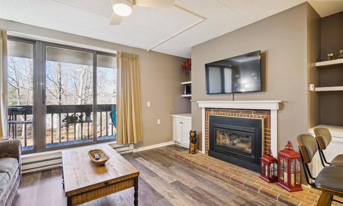 Killington Condo | Pinnacle B12 beautiful one-bedroom close to the base of Killington with shuttle to the slopes everyday of the week. The outdoor pool, hot tub and tennis courts are open during summer only.