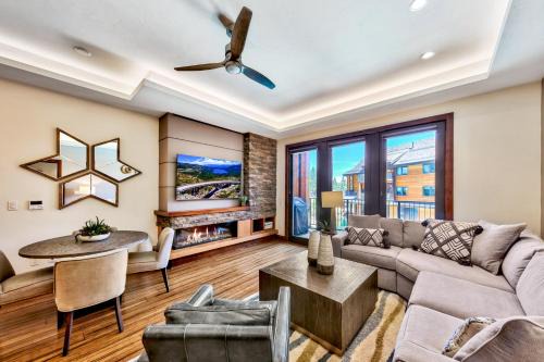 Lakeside Park Apartment | Pinnacle Stateline Resort BBQ Hot Tub Pool Zalanta 214