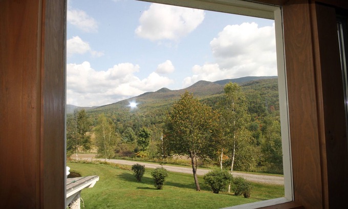 Stowe Hollow Apartment | Pinnacle View Apt - Spectacular scenery Main Street Ski Hills a few minutes away