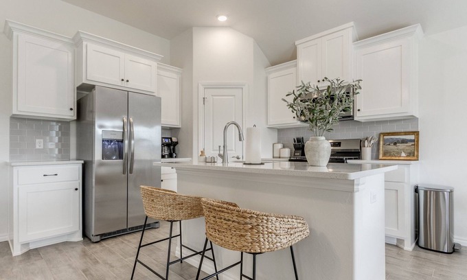 Moore House | Piper Place | A Modern Stay in Moore