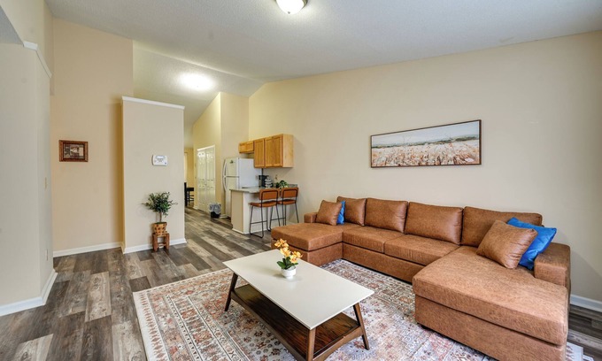 Greenville House | Pirate Game Day Base: Greenville Home Near Campus!