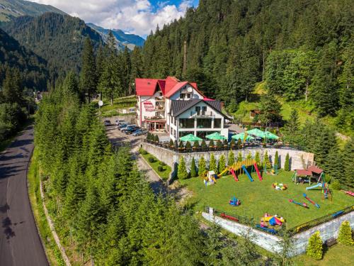 Capatanenii Pamanteni Hotel | Piscul Negru Hotel - Transfagarasan