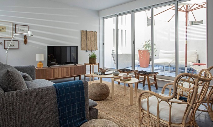 Encarnacao Apartment | Piso Azul Premium Apartments - Apt 1 by LovelyStay