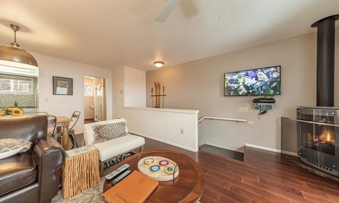 Jackson Condo | Pitchfork 456: Town of Jackson- Renovated- Walk to Town Square