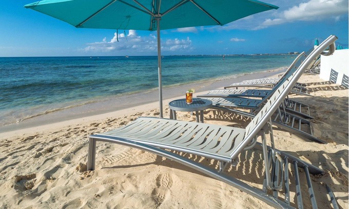 Seven Mile Beach Condo | Plantation Village #30: 3 BR Ocean View Condo on 7 Mile Beach