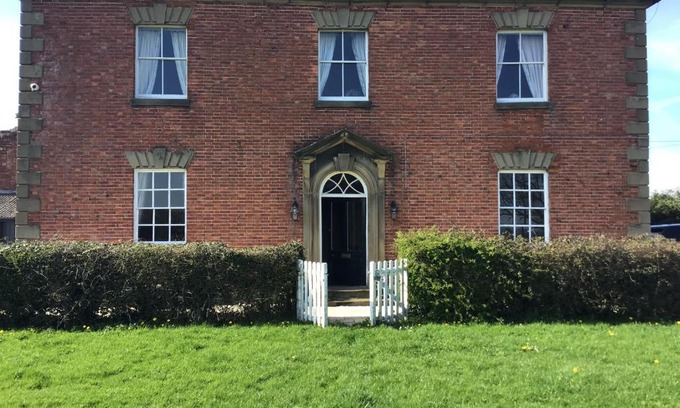 Wrexham Bed & Breakfast | Plas Bostock Farm