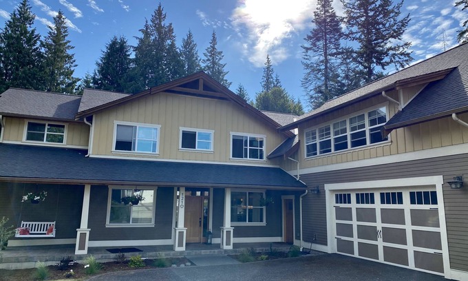 Geneva House | Play hard but rest EASY! Centrally Located Luxury!