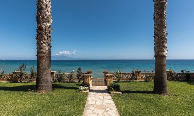Psarou Apartment | Playa Del Zante - Superior Family Studio with Sea View