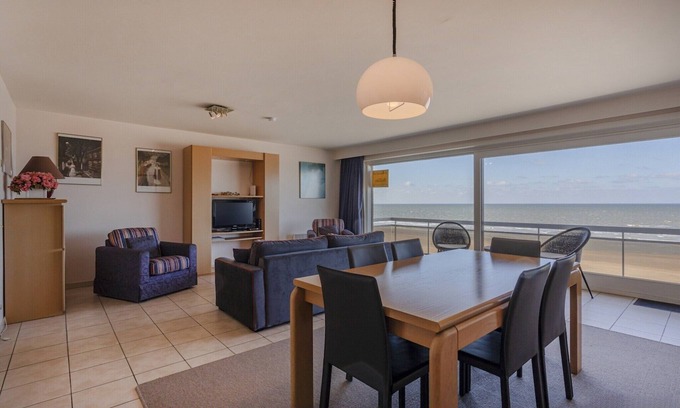 Koksijde-Bad Apartment | Pleasant flat on seafront with terrace