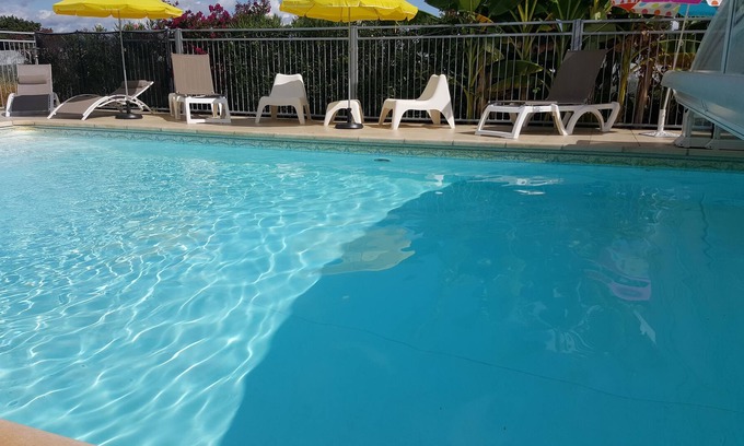 Lafrancaise Villa | PLEASANT GITE SWIMMING POOL BIKES TABLE SOCCER BILLIARDS WIFI. (pets welcome)