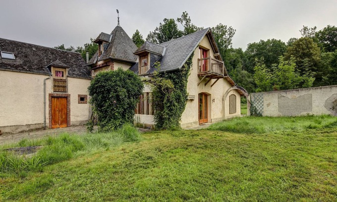 Raizeux House | Pleasant Holiday Home in Raizeux with Garden