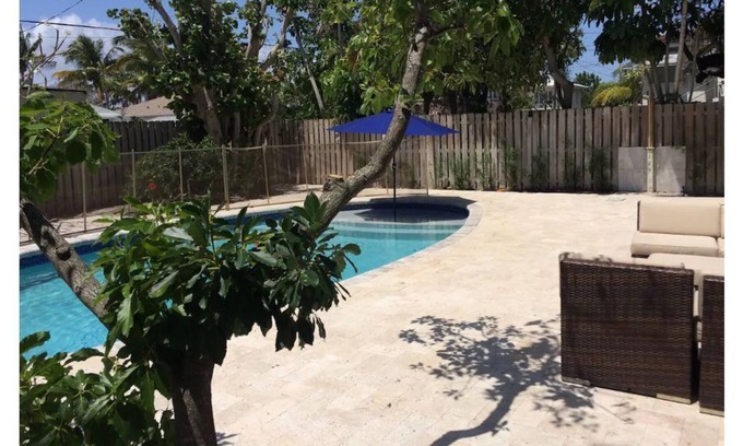 Lake Worth Cottage | Pleasures of Palmway DISCOUNT from Sept -Oct
