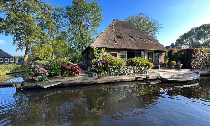 Zuideinde House | Plompeblad Suite Giethoorn