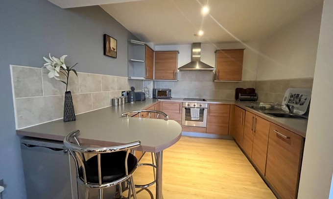 Wakefield Apartment | Plush 2 Bedroom Apartment Close to Wakefield City Centre