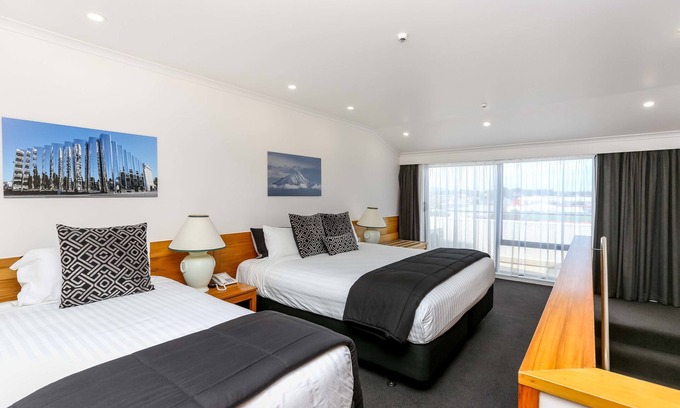 New Plymouth Hotel | Plymouth International